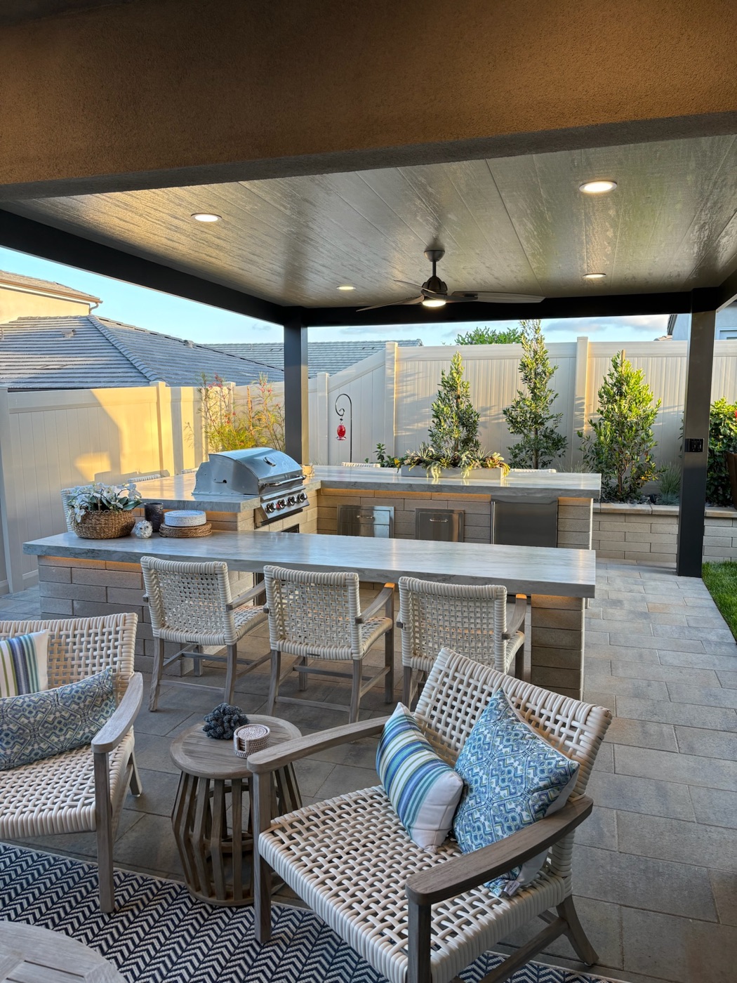 Covered outdoor kitchen and lounge in Lafayette by Abshire Brothers Lawn & Landscape
